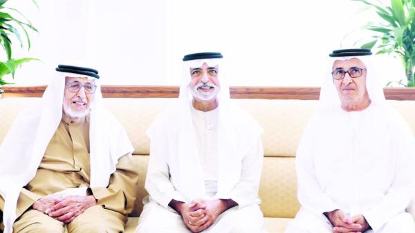 نهيان بن مبارك خلال تقديم واجب العزاء ( تصوير: صلاح عمر وجون فارجيس)