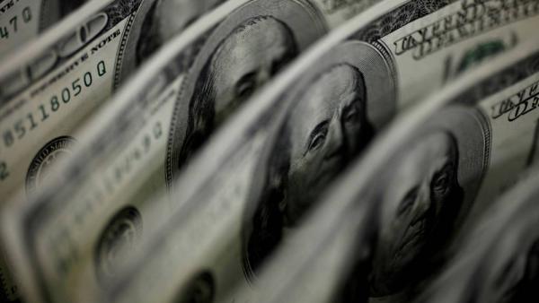 الدولار يستهل الربع الأخير قوياً.. وسط توقعات باستمرار ارتفاع الفائدة