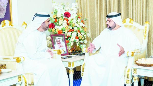 محمد بن حمد يلتقي الخطاط فايز النقبي