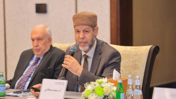 د. امحمد المستغانمي خلال مشاركة المجمع في «الرّياض للكتاب»