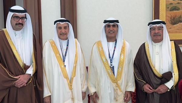 سالم القاسمي يتوسط بعض الشخصيات المشاركة