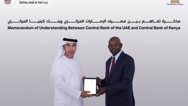 خالد بالعمى وكاماو ثاج خلال توقيع الاتفاقية