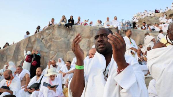 الحجّاج يؤدون مناسكهم في أجواء إيمانية