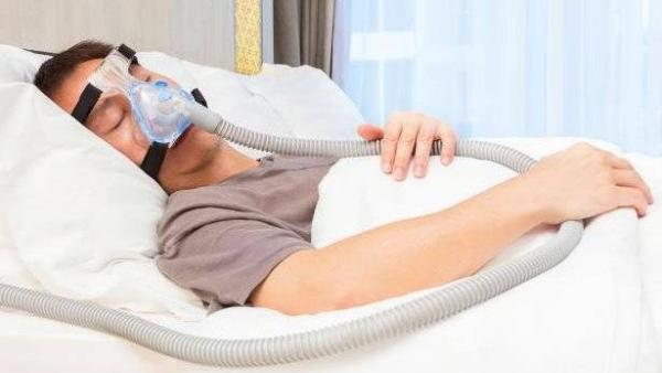 مرضى انقطاع التنفس أثناء النوم يفضلون الدواء.. والأطباء الأجهزة
