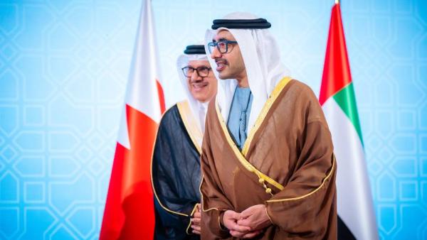عبدالله بن زايد ووزير خارجية البحرين عبداللطيف الزياني