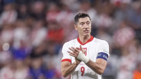 مدرب بولندا: ليفاندوفسكي يريد العودة إلى المنتخب الوطني