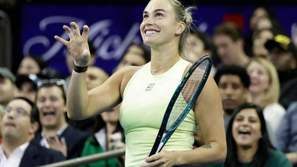 سابالينكا تحتفل بقبضة النمر