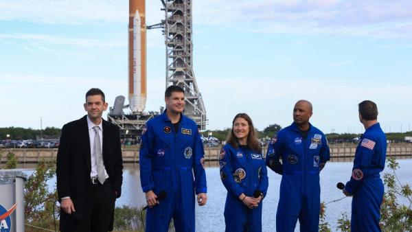 رحلة أرتميس 2 تحمل 4 رواد فضاء 10 أيام حول القمر