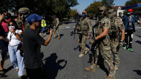 اعتراض على شرطة دوريات الحدود الأمريكية في حي برايتون بارك في شيكاغو، أكتوبر 2025 (أرشيفية)