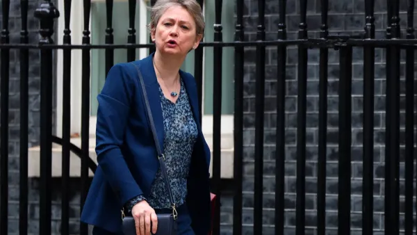 وزيرة خارجية بريطانيا إيفيت كوبر