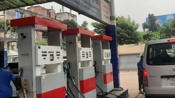 محطة وقود في دكا