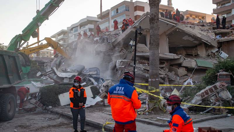 زلزال تركيا: عمليات البحث عن ناجين مستمرة وسط مئات الهزات الارتدادية