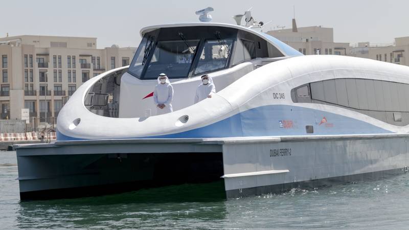 حمدان بن محمد يتفقد سير العمل في جسر الشندغة 