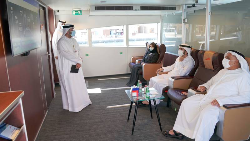 حمدان بن محمد يتفقد سير العمل في جسر الشندغة 