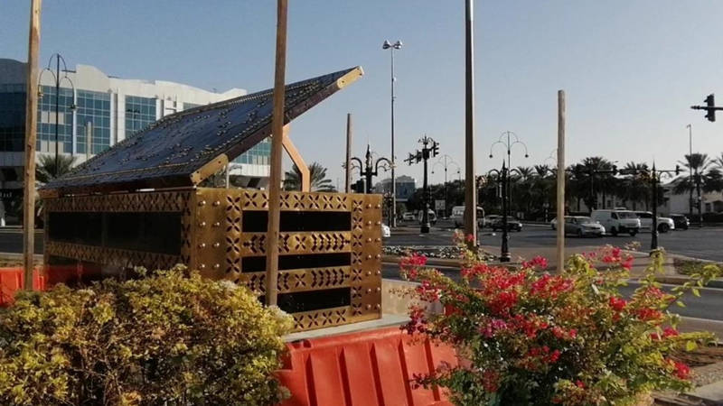 بلـديـة العـيـن تعيـد تثبيـت معـالـم الـدوارات بشكـل ...