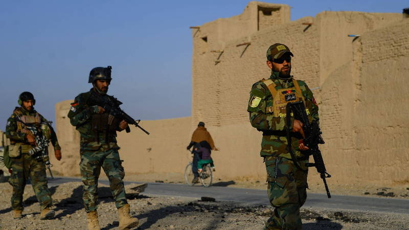 الأكثر دموية.. مقتل 26 عنصر أمن أفغانياً بتفجير انتحاري