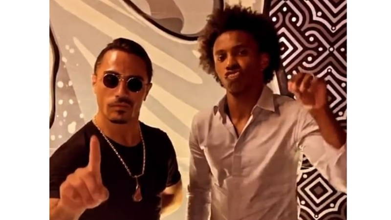 ويليان «يرش الملح على اللحم» في دبي