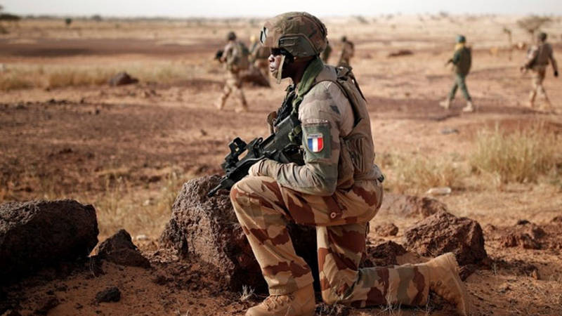 الجيش الفرنسي يعلن مقتل خمسين إرهابياً صحيفة الخليج