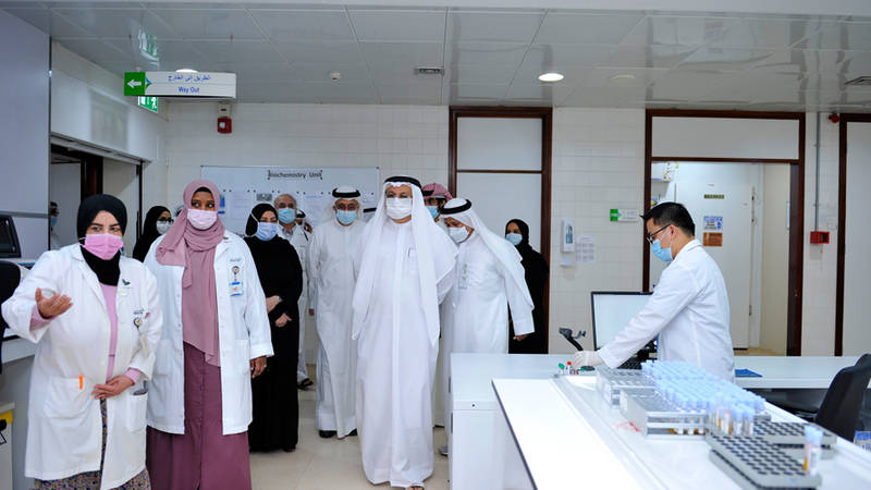 صحة دبي تدشن مختبر الكيمياء الحيوية صحيفة الخليج