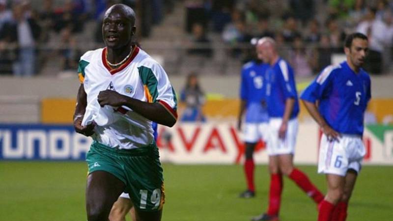 وفاة اللاعب السنغالي السابق بابا بوبا ديوب عن 42 عاماً