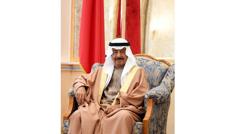 الراحل خليفة بن سلمان.. عقود في خدمة وطنه