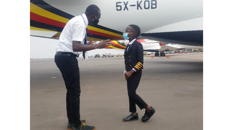 أوغندي في السابعة بمواهب طيران استثنائية