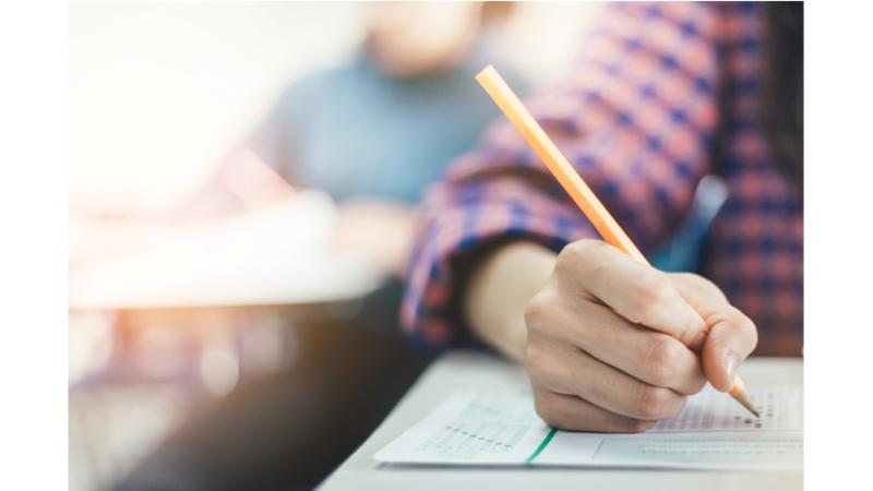 الامتحــانـات أسئلة ت حرج المعلمين وتكشف تواضع مهارات الطلبة صحيفة الخليج