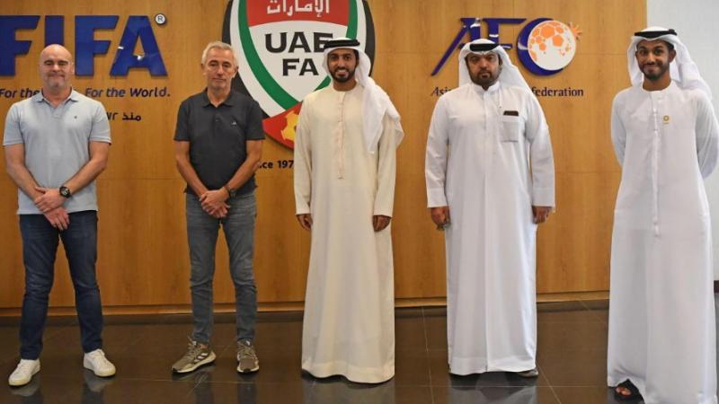 راشد بن حميد يلتقي مدرب منتخبنا الوطني فان مارفيك