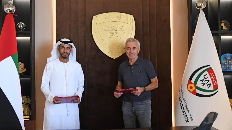 راشد بن حميد يلتقي مدرب منتخبنا الوطني فان مارفيك