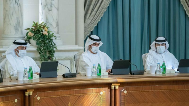 أعضاء الاجتماع في مكتب سمو الحاكم بالشارقة 