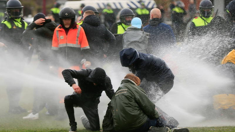الشرطة الهولندية تعتقل 150 في ثالث أيام العنف بسبب حظر التجول
