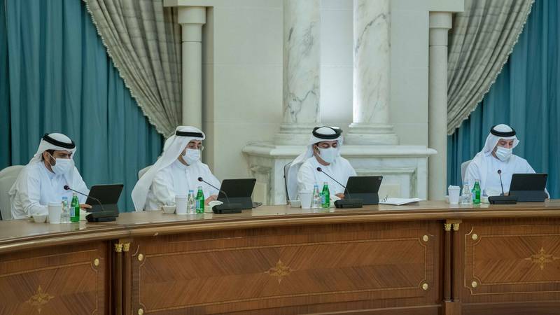«تنفيذي الشارقة» يبحث تطوير عمل المؤسسات والدوائر