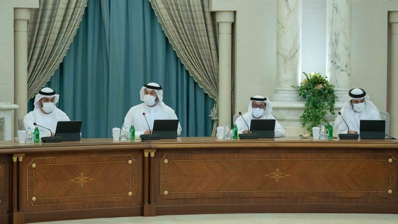 «تنفيذي الشارقة» يبحث تطوير عمل المؤسسات والدوائر