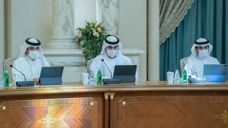 «تنفيذي الشارقة» يبحث تطوير عمل المؤسسات والدوائر