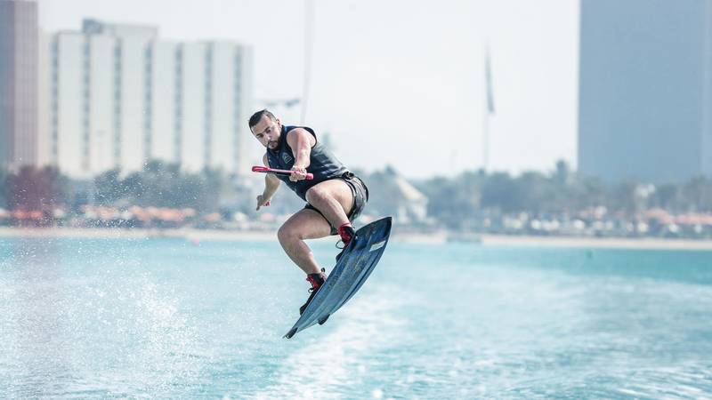 بطولة الإمارات للتزلج على الماء تنطلق الجمعة