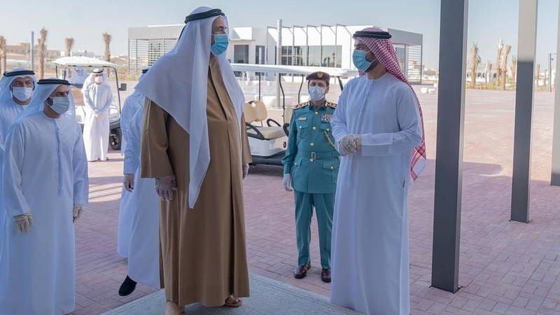 حاكم الشارقة يتفقد حديقتي كشيشة وشغرافة