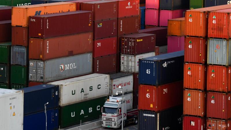 حاويات في ميناء جبل علي في دبي