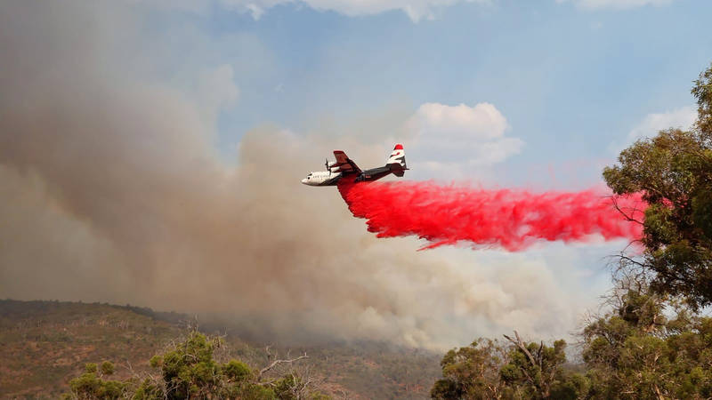 أستراليا تعقد الآمال على أمطار متوقعة لإخماد حرائق الغابات