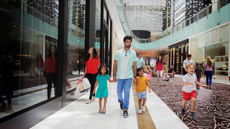 عائلة في دبي 