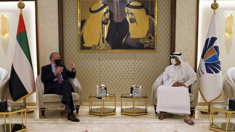 أحمد محبوب مصبح مستقبلاً الوفد الدبلوماسي الأمريكي