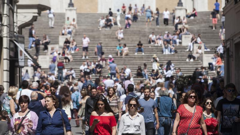 الدرج الإسباني الشهير وسط روما