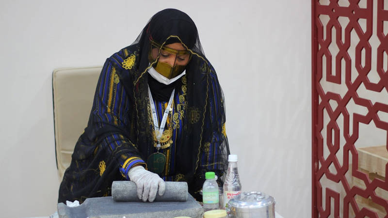 صناعة الكحل خلال «أيام الشارقة التراثية»