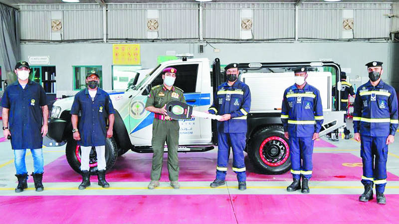 جانب من تسليم المركبة لشرطة الشارقة 