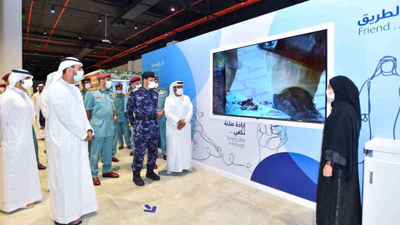  الشامسي ومرافقوه يتجولون في المركز  