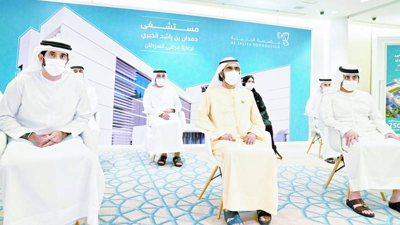 محمد بن راشد وحمدان بن محمد ومكتوم بن محمد خلال الإعلان عن المستشفى «أرشيفية» 