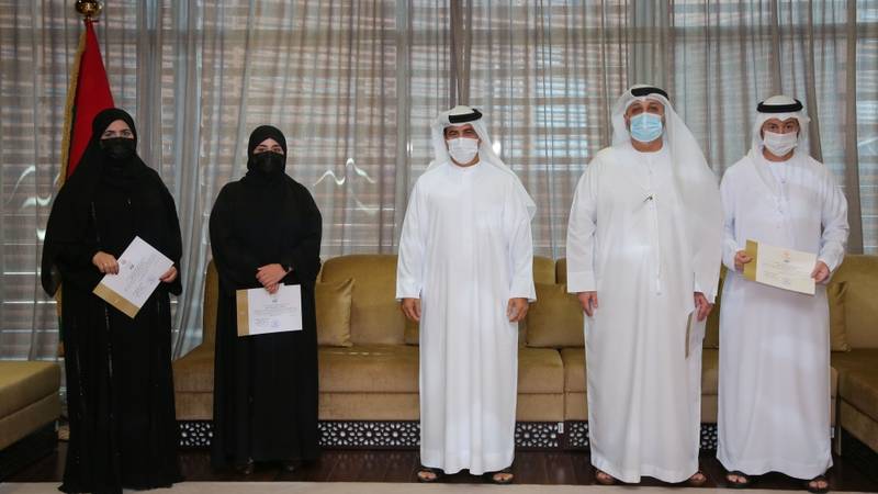 العبري يتوسط الكتاب العدل عقب تأدية اليمين