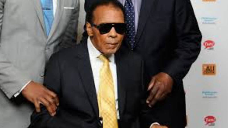 بيع لوحات رسمها محمد علي كلاي بأضعاف السعر التقديري في مزاد 