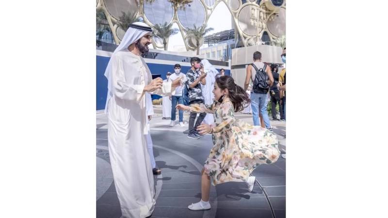 محمد بن راشد يسعد قلب طفلة 