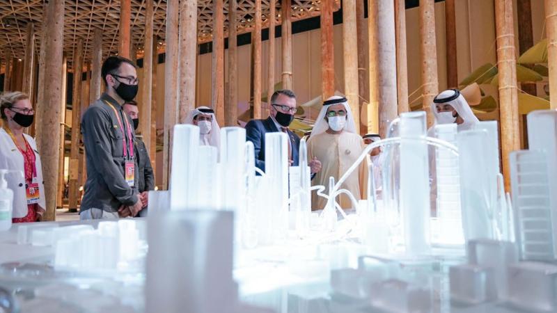 محمد بن راشد يتفقد جناحي ليتوانيا والسويد