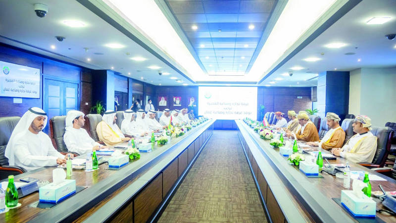 الشرقي خلال استقباله الوفد العماني 